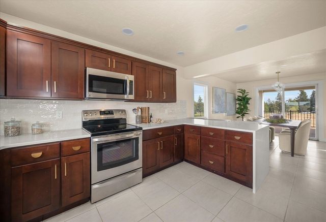 13528 W Medical Lake 4 Lakes Rd, Cheney, WA 99004
