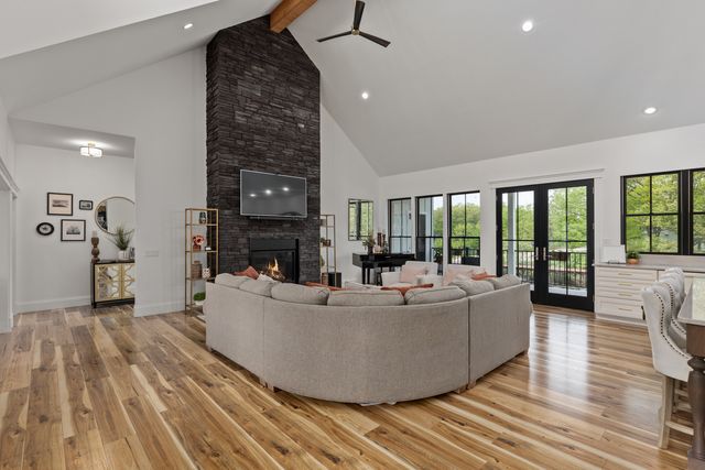 10028 E Pineridge Drive, Effingham, IL 62401