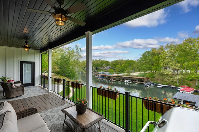 10028 E Pineridge Drive, Effingham, IL 62401