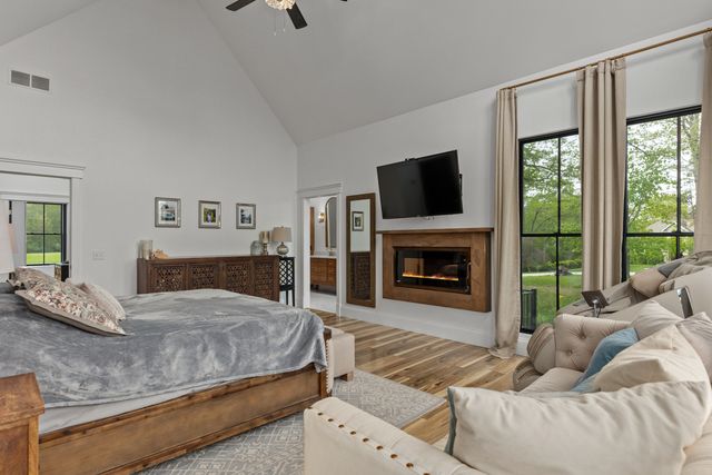 10028 E Pineridge Drive, Effingham, IL 62401