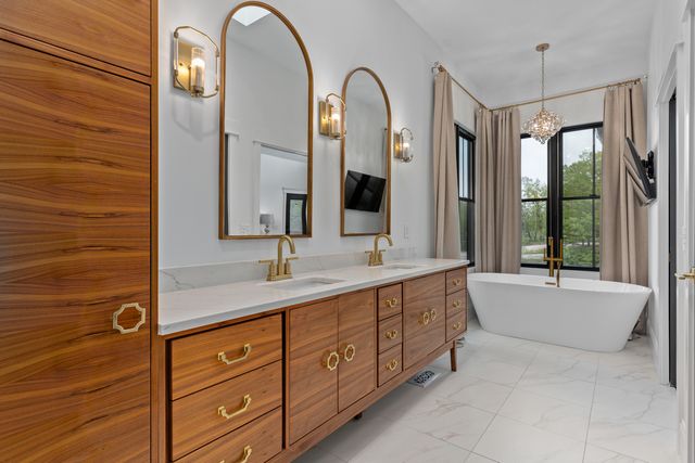 10028 E Pineridge Drive, Effingham, IL 62401