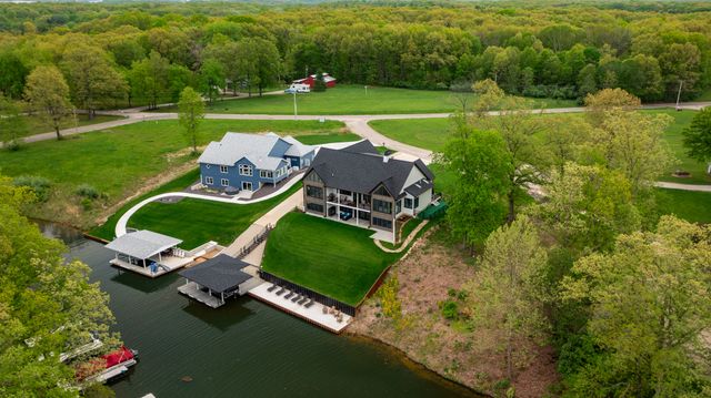 10028 E Pineridge Drive, Effingham, IL 62401