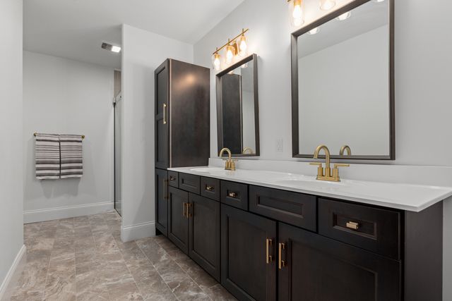 10028 E Pineridge Drive, Effingham, IL 62401