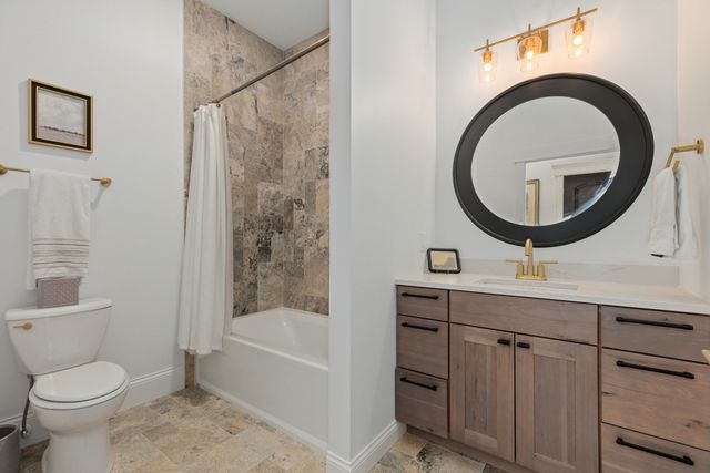 10028 E Pineridge Drive, Effingham, IL 62401