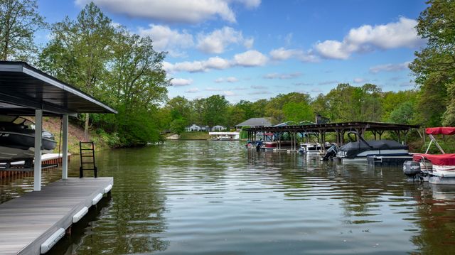 10028 E Pineridge Drive, Effingham, IL 62401