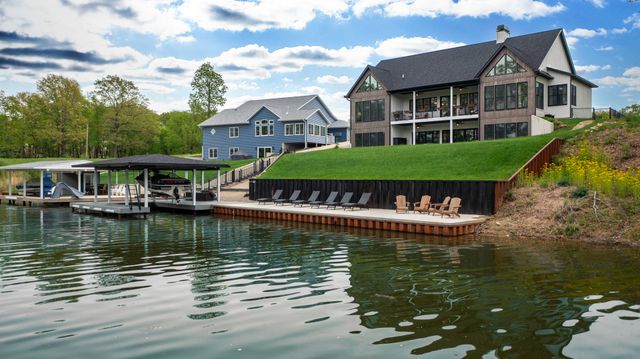 10028 E Pineridge Drive, Effingham, IL 62401