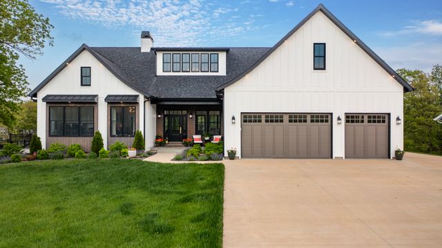 10028 E Pineridge Drive, Effingham, IL 62401