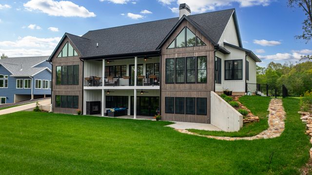 10028 E Pineridge Drive, Effingham, IL 62401