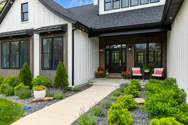 10028 E Pineridge Drive, Effingham, IL 62401