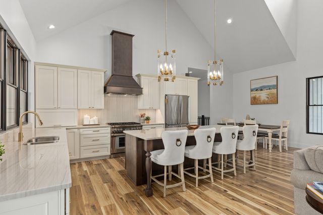 10028 E Pineridge Drive, Effingham, IL 62401