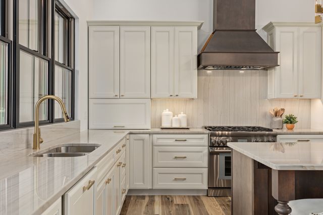 10028 E Pineridge Drive, Effingham, IL 62401