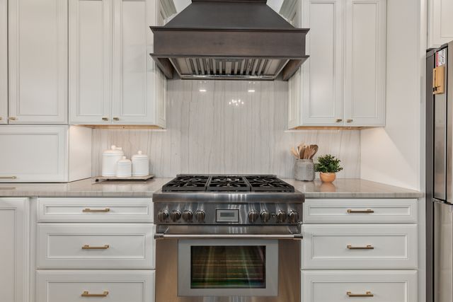 10028 E Pineridge Drive, Effingham, IL 62401