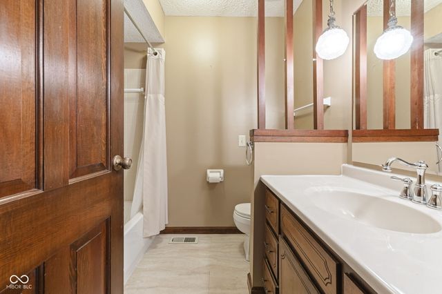 32 Al Mar Court, Bargersville, IN 46106