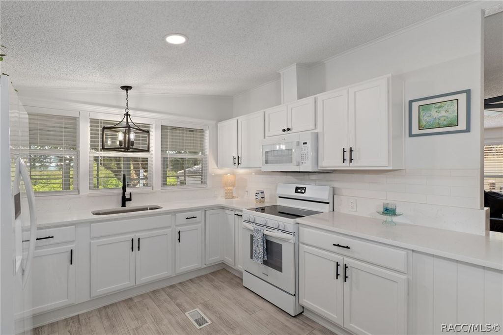 4190 E Lake Park Drive, Hernando, FL 34442