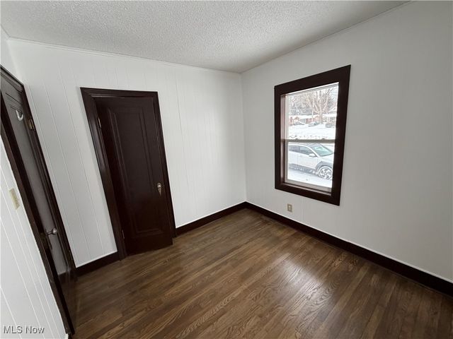 194 E Baird Avenue, Barberton, OH 44203