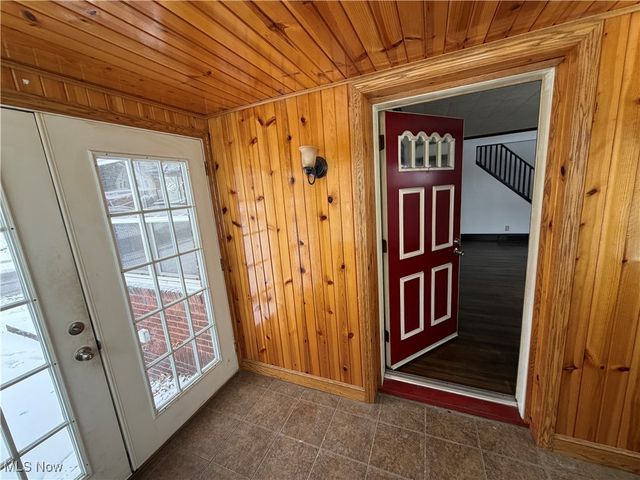 194 E Baird Avenue, Barberton, OH 44203