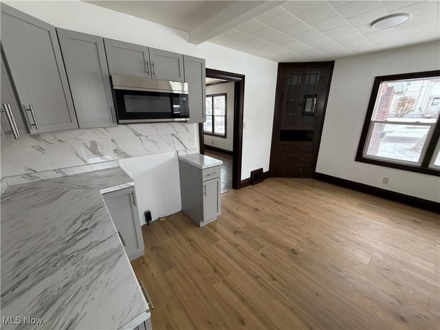 194 E Baird Avenue, Barberton, OH 44203