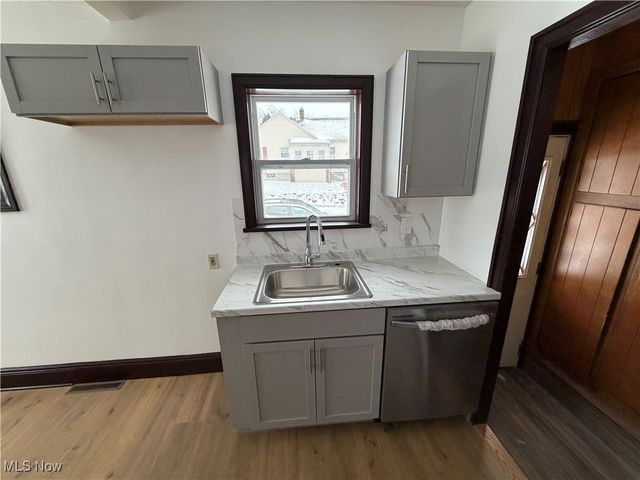 194 E Baird Avenue, Barberton, OH 44203