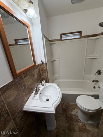 194 E Baird Avenue, Barberton, OH 44203