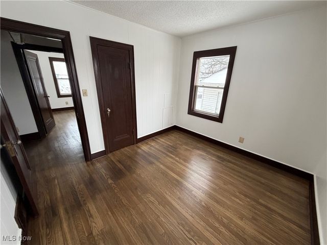 194 E Baird Avenue, Barberton, OH 44203