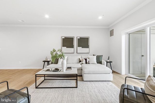 43182 MONGOLD SQ, Ashburn, VA 20148