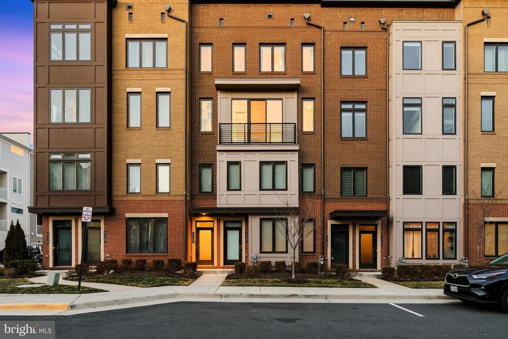 43182 MONGOLD SQ, Ashburn, VA 20148