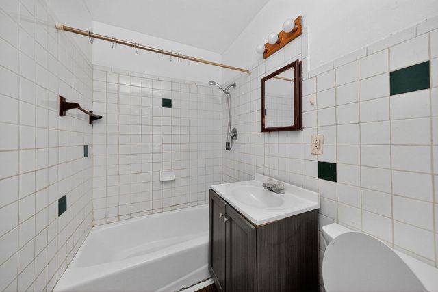 10026 S Carpenter Street, Chicago, IL 60643