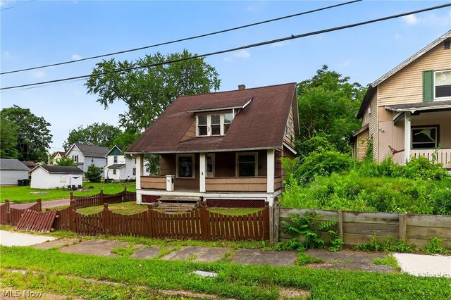 583 Hillsdale Drive NW, Warren, OH 44485
