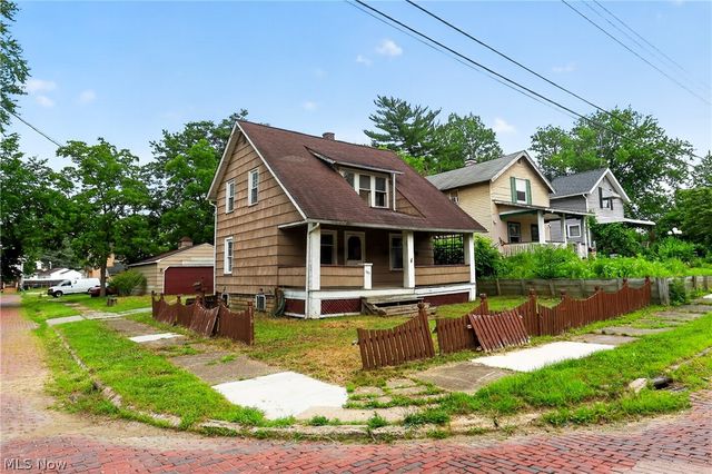 583 Hillsdale Drive NW, Warren, OH 44485