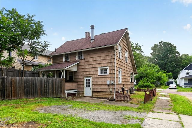 583 Hillsdale Drive NW, Warren, OH 44485