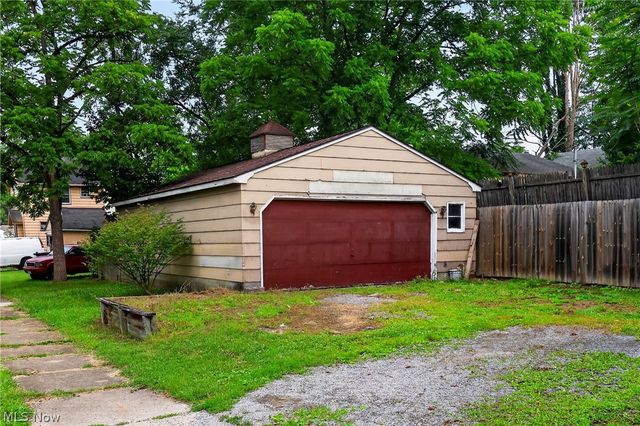 583 Hillsdale Drive NW, Warren, OH 44485