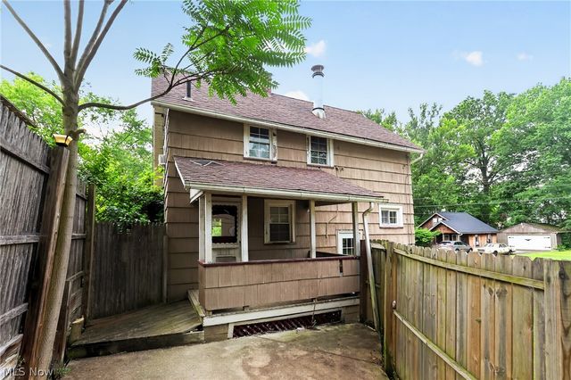 583 Hillsdale Drive NW, Warren, OH 44485