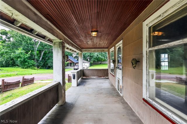 583 Hillsdale Drive NW, Warren, OH 44485