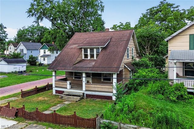 583 Hillsdale Drive NW, Warren, OH 44485