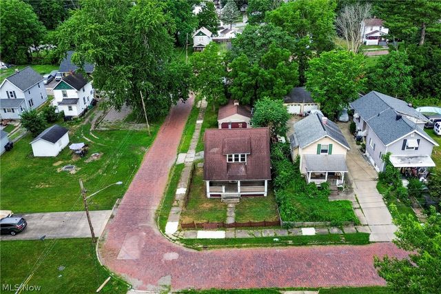 583 Hillsdale Drive NW, Warren, OH 44485