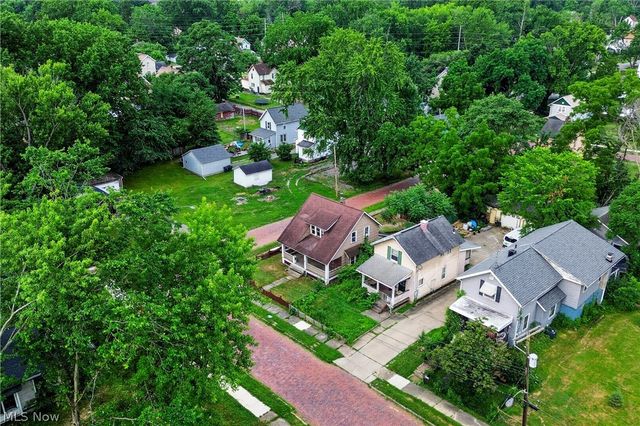 583 Hillsdale Drive NW, Warren, OH 44485