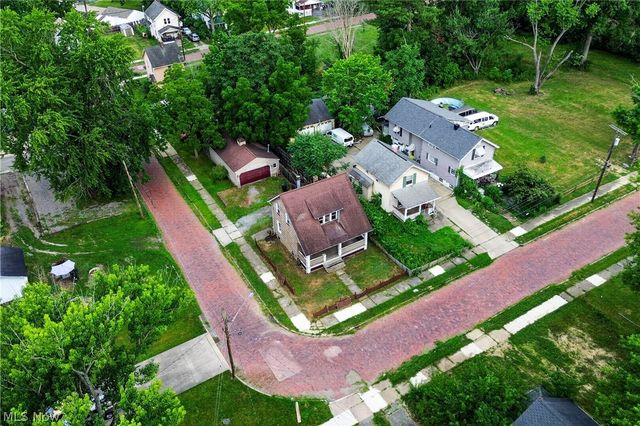 583 Hillsdale Drive NW, Warren, OH 44485