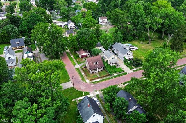 583 Hillsdale Drive NW, Warren, OH 44485