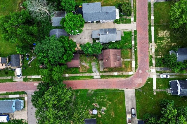 583 Hillsdale Drive NW, Warren, OH 44485