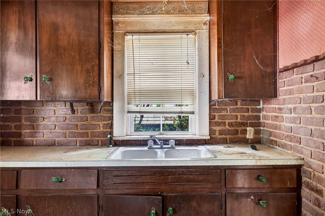 583 Hillsdale Drive NW, Warren, OH 44485