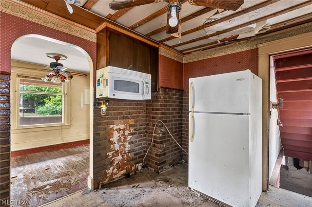 583 Hillsdale Drive NW, Warren, OH 44485