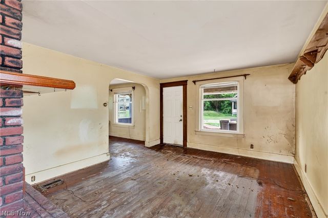 583 Hillsdale Drive NW, Warren, OH 44485
