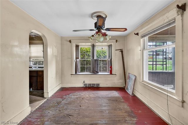 583 Hillsdale Drive NW, Warren, OH 44485