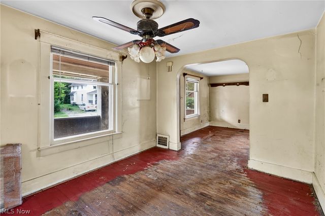583 Hillsdale Drive NW, Warren, OH 44485