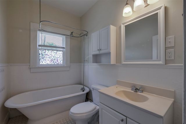 1906 Clover Lane, Fort Worth, TX 76107