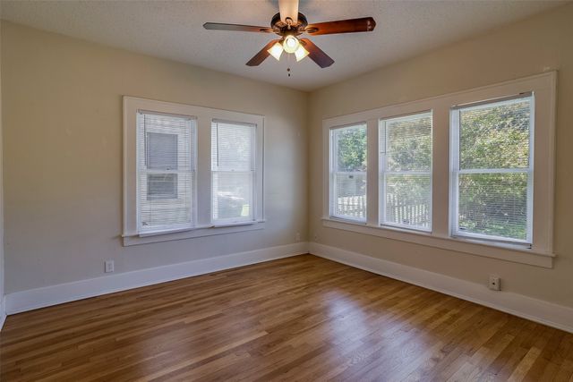 1906 Clover Lane, Fort Worth, TX 76107