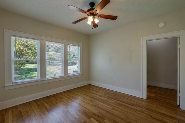 1906 Clover Lane, Fort Worth, TX 76107