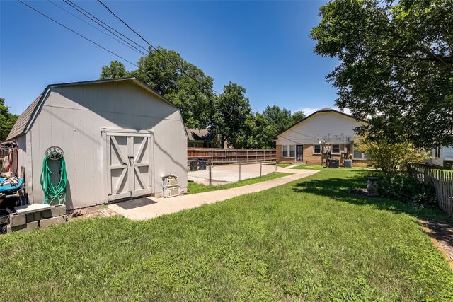 1906 Clover Lane, Fort Worth, TX 76107