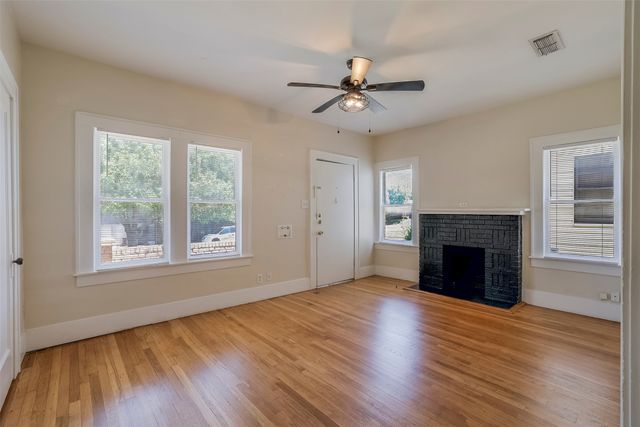 1906 Clover Lane, Fort Worth, TX 76107
