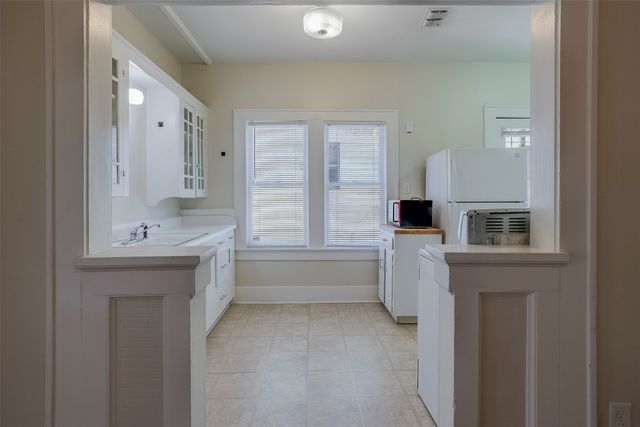 1906 Clover Lane, Fort Worth, TX 76107